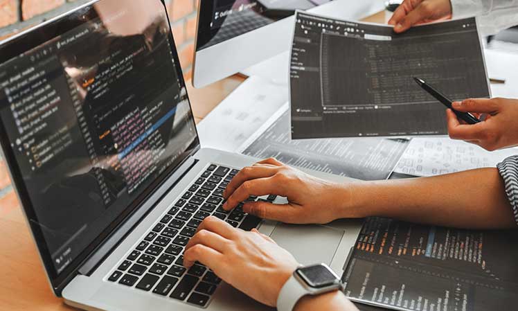 Study IT in UAE in our IT college